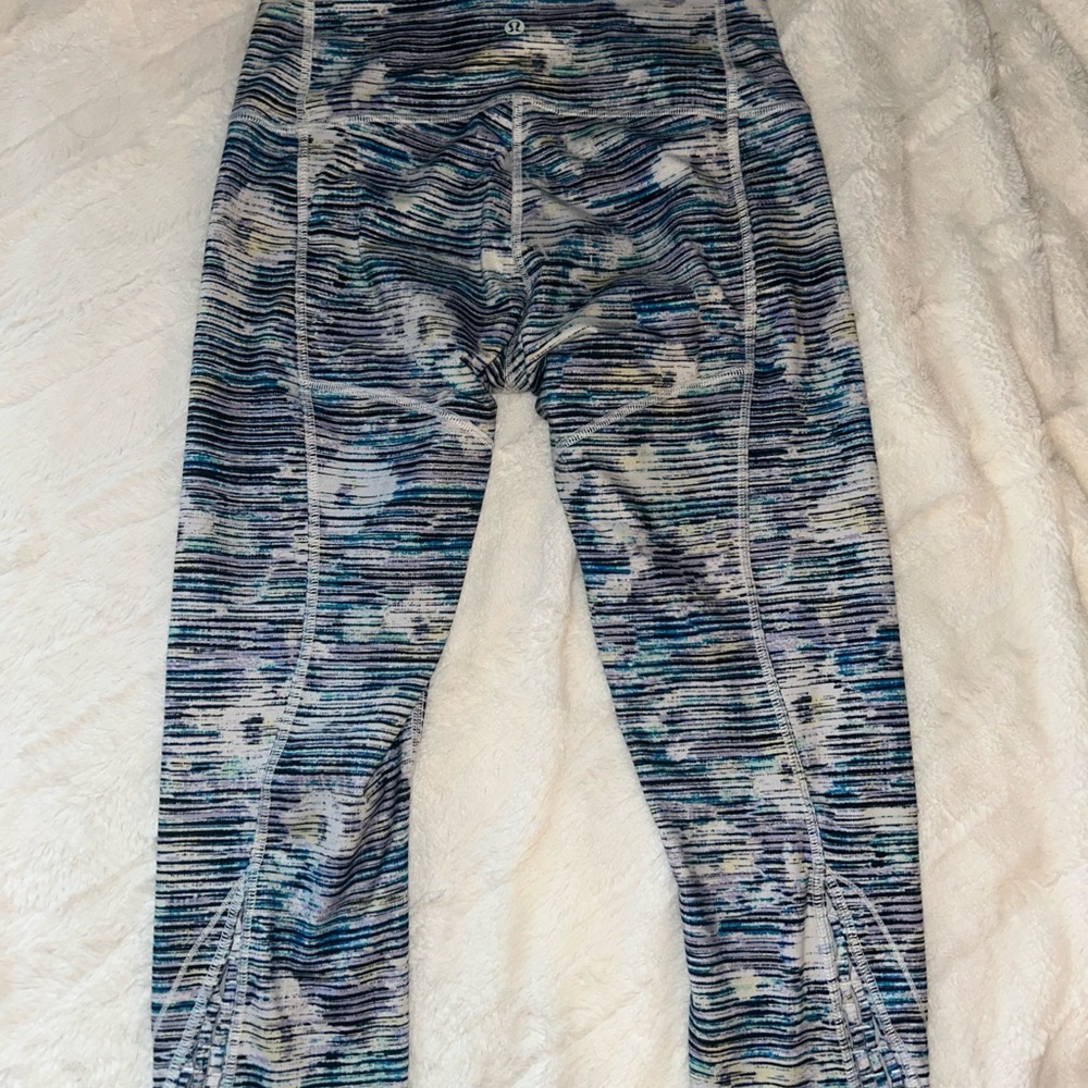 Lululemon Run Inspired 21” cropped leggings.